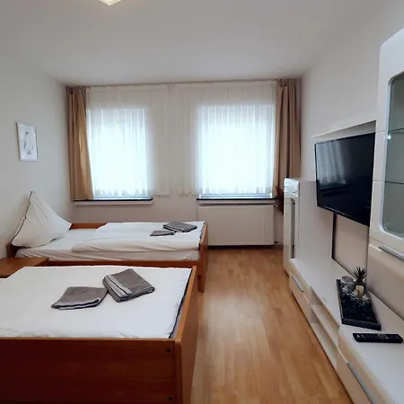 Kompass A 302-303 アパート 3*